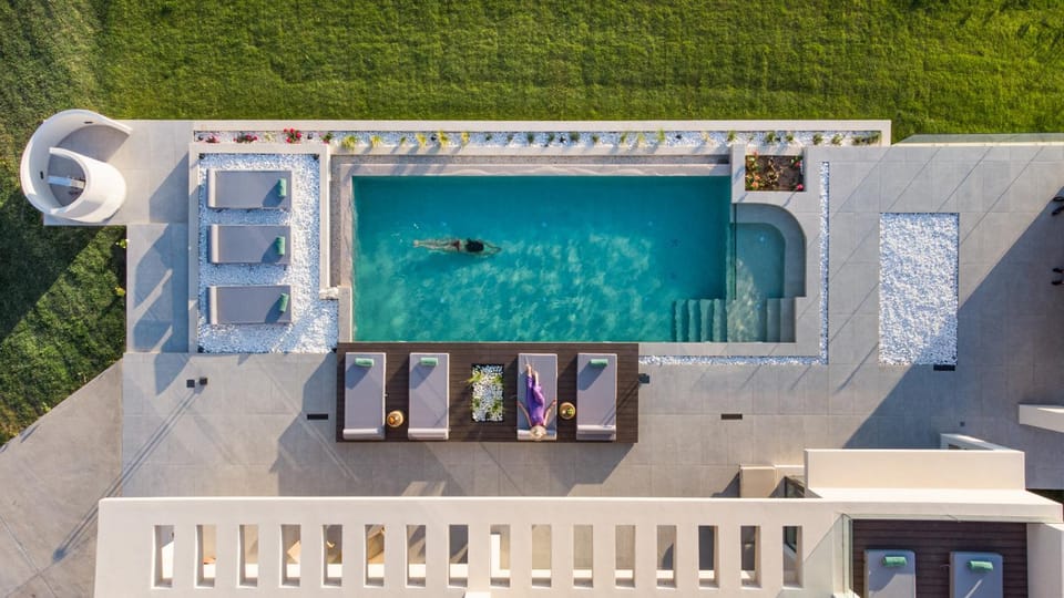 Day, Pool view, Swimming pool, sunbed
