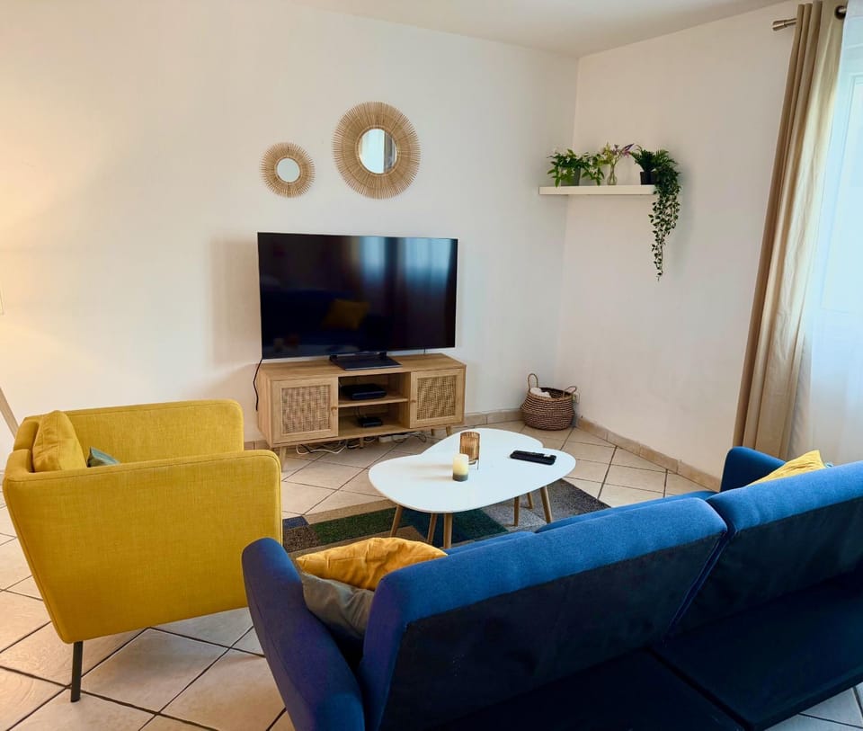 Communal lounge/ TV room, TV and multimedia, Living room