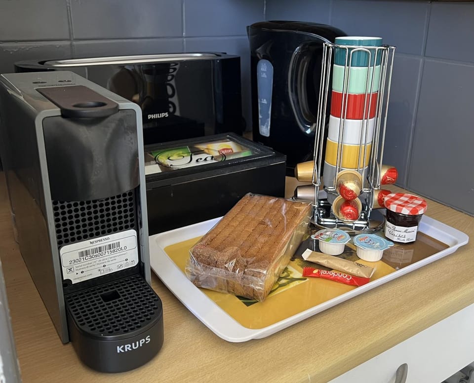 Coffee/tea facilities, toaster