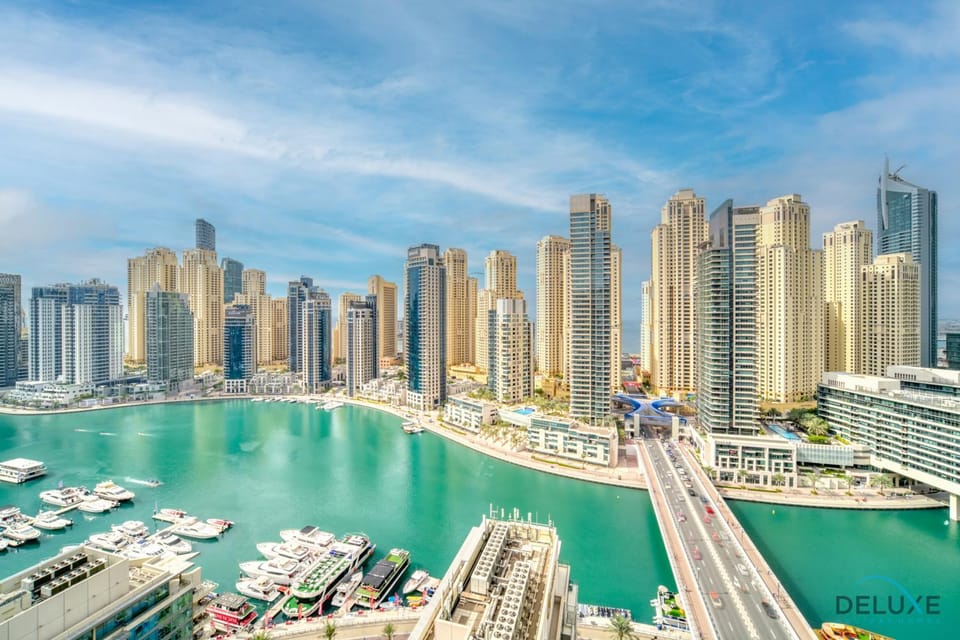 Property building, Day, Natural landscape, Bird's eye view, City view, River view, Sea view, Swimming pool