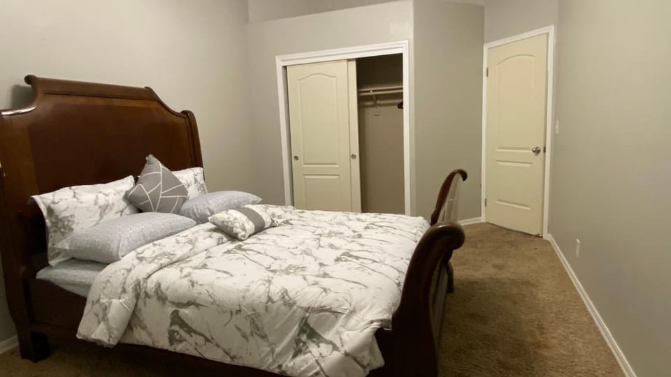 Photo of the whole room, Bedroom