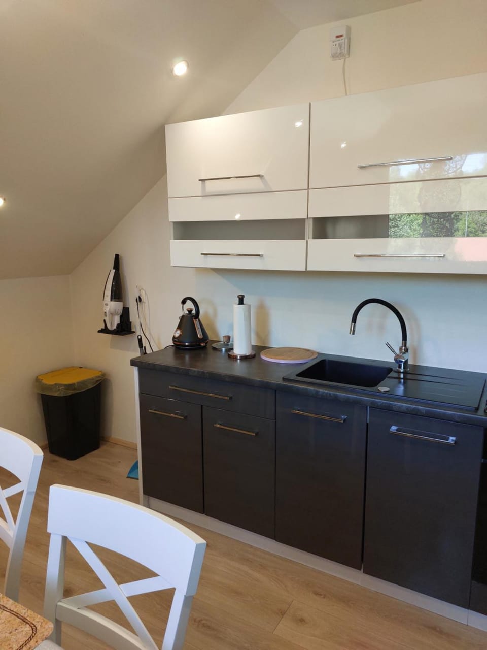 Kitchen or kitchenette, Breakfast, stove