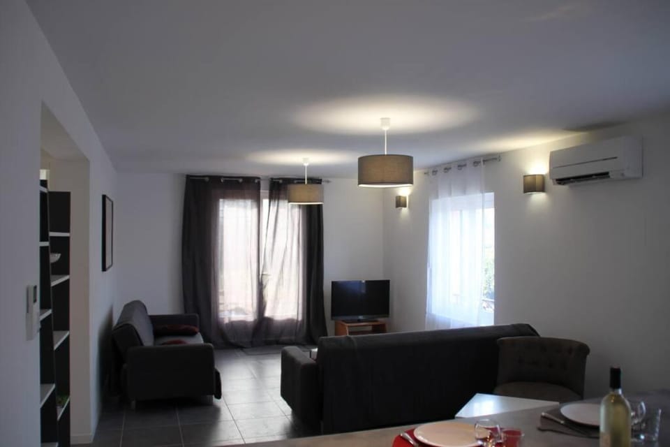 Appart dans maison 2 km de la plage House in Cagnes-sur-Mer