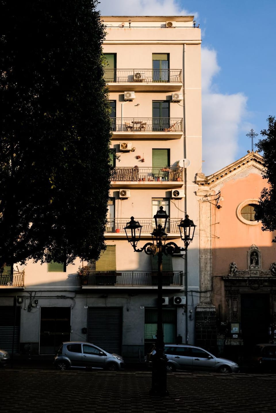 Property building, Neighbourhood