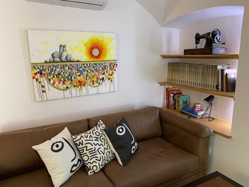 Library, Living room