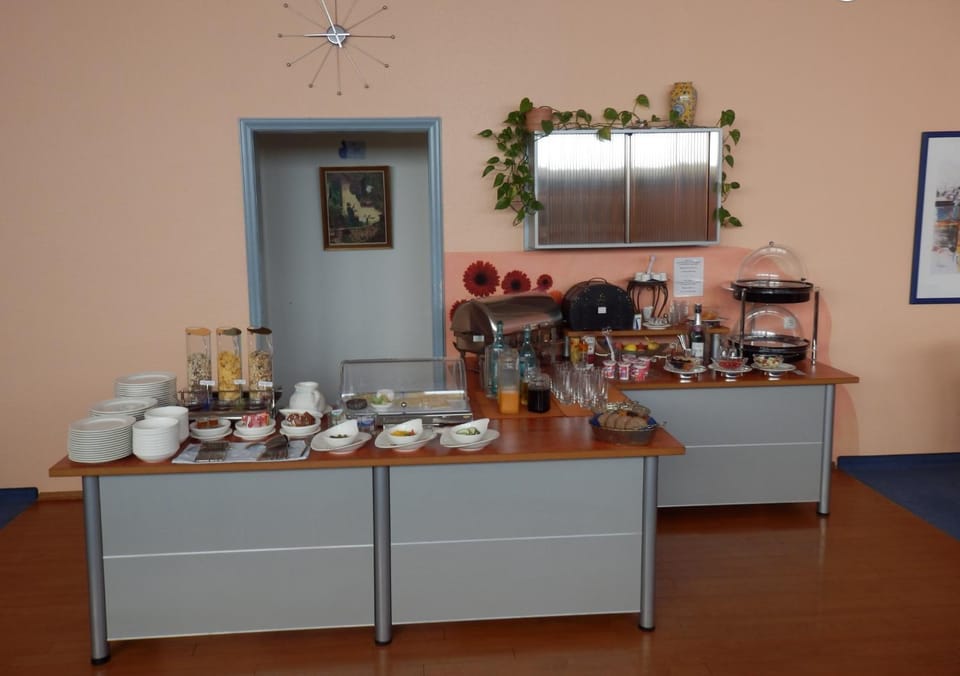 Breakfast, Buffet breakfast
