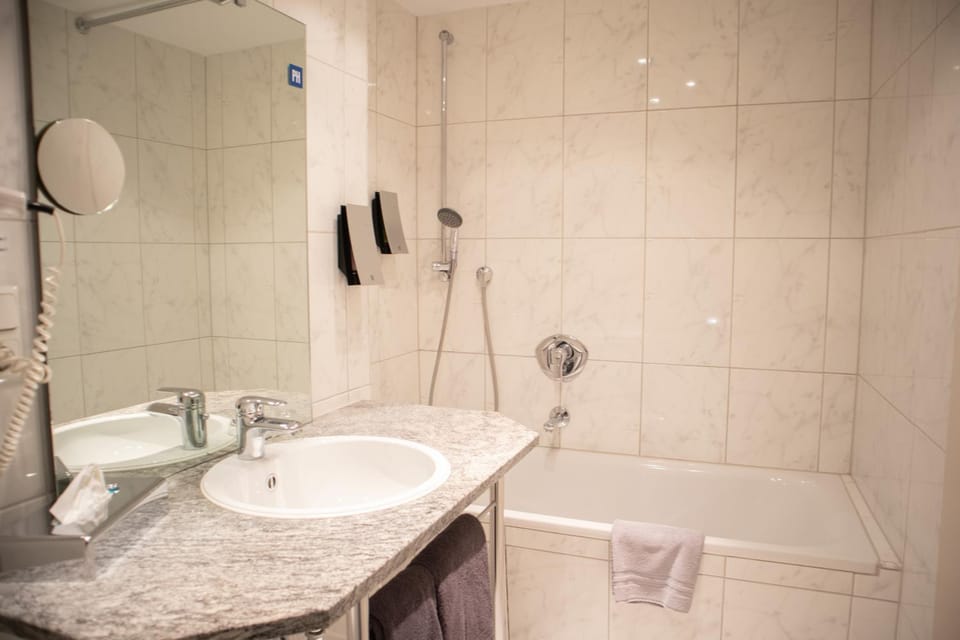 Toilet, Bathroom, Bath, heating, towels
