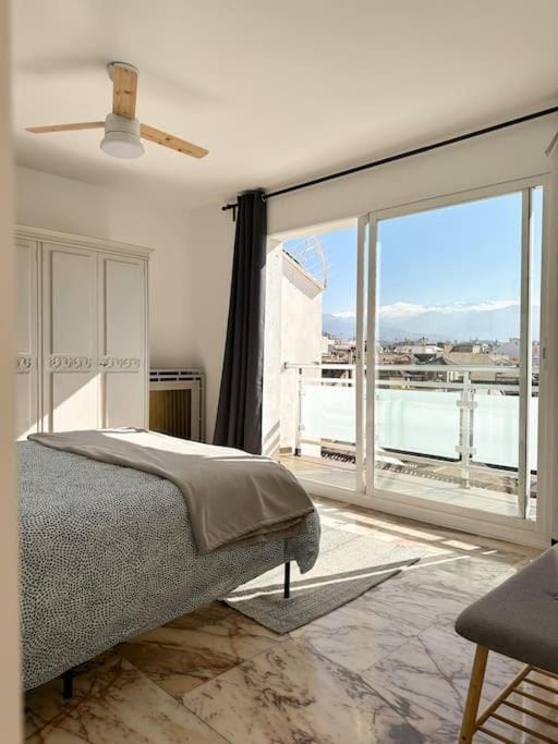 Bed, Balcony/Terrace, Photo of the whole room, Bedroom, Mountain view