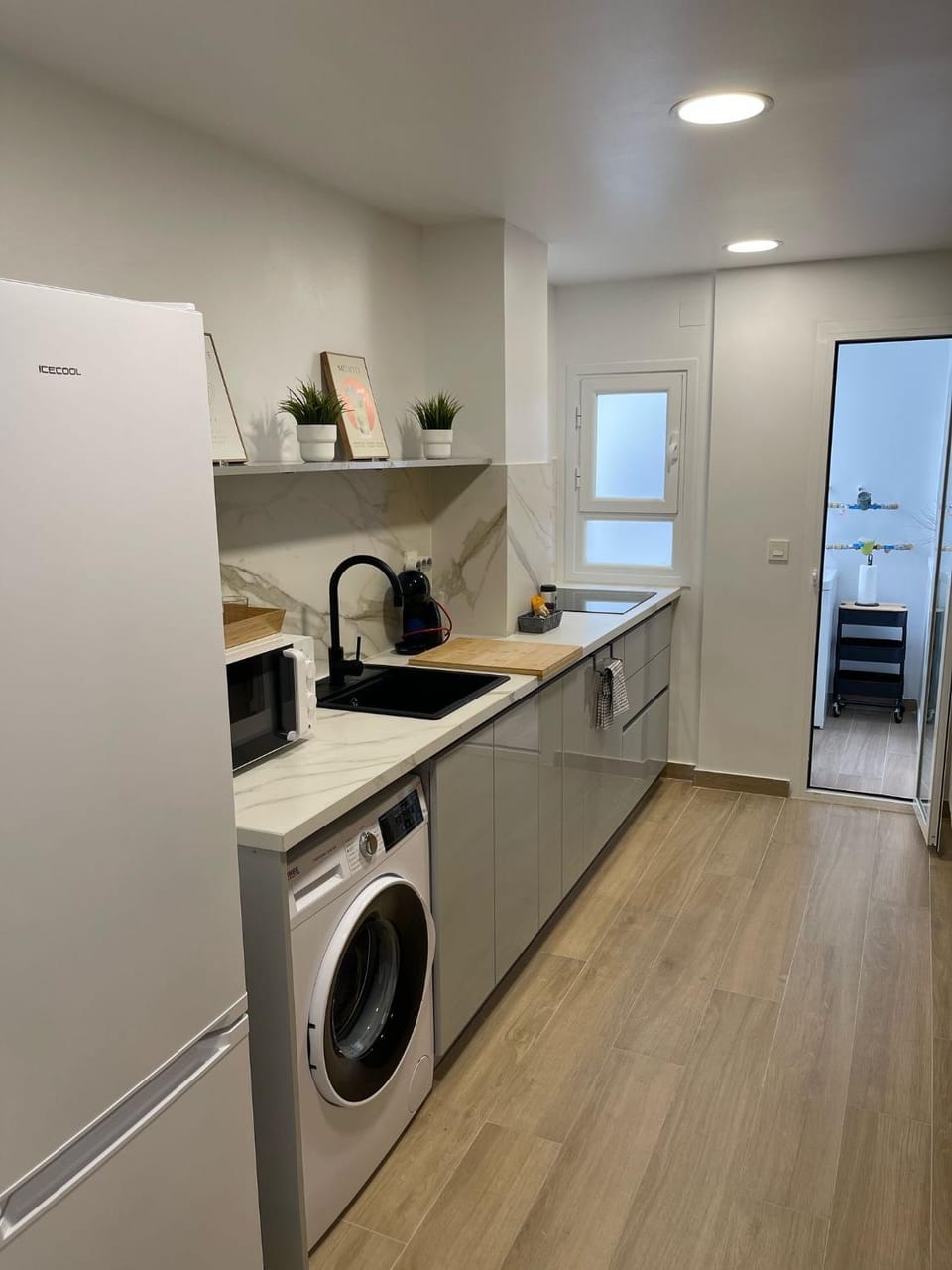 Kitchen or kitchenette, stove, toaster, washing machine