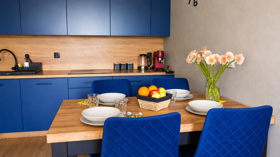Kitchen or kitchenette, Living room