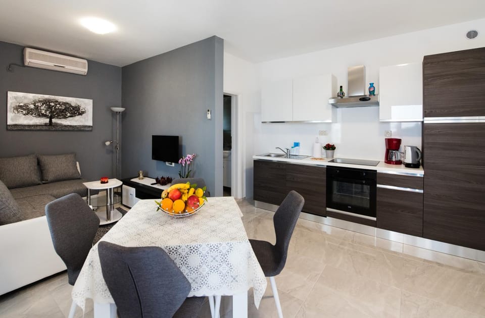 Kitchen or kitchenette, Living room, Dining area