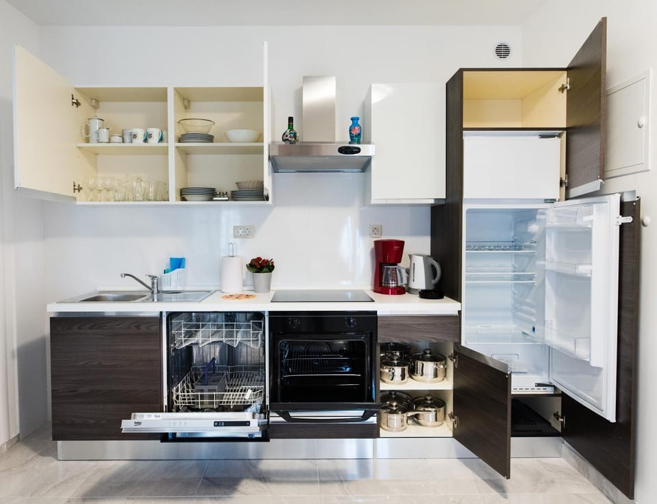 Kitchen or kitchenette