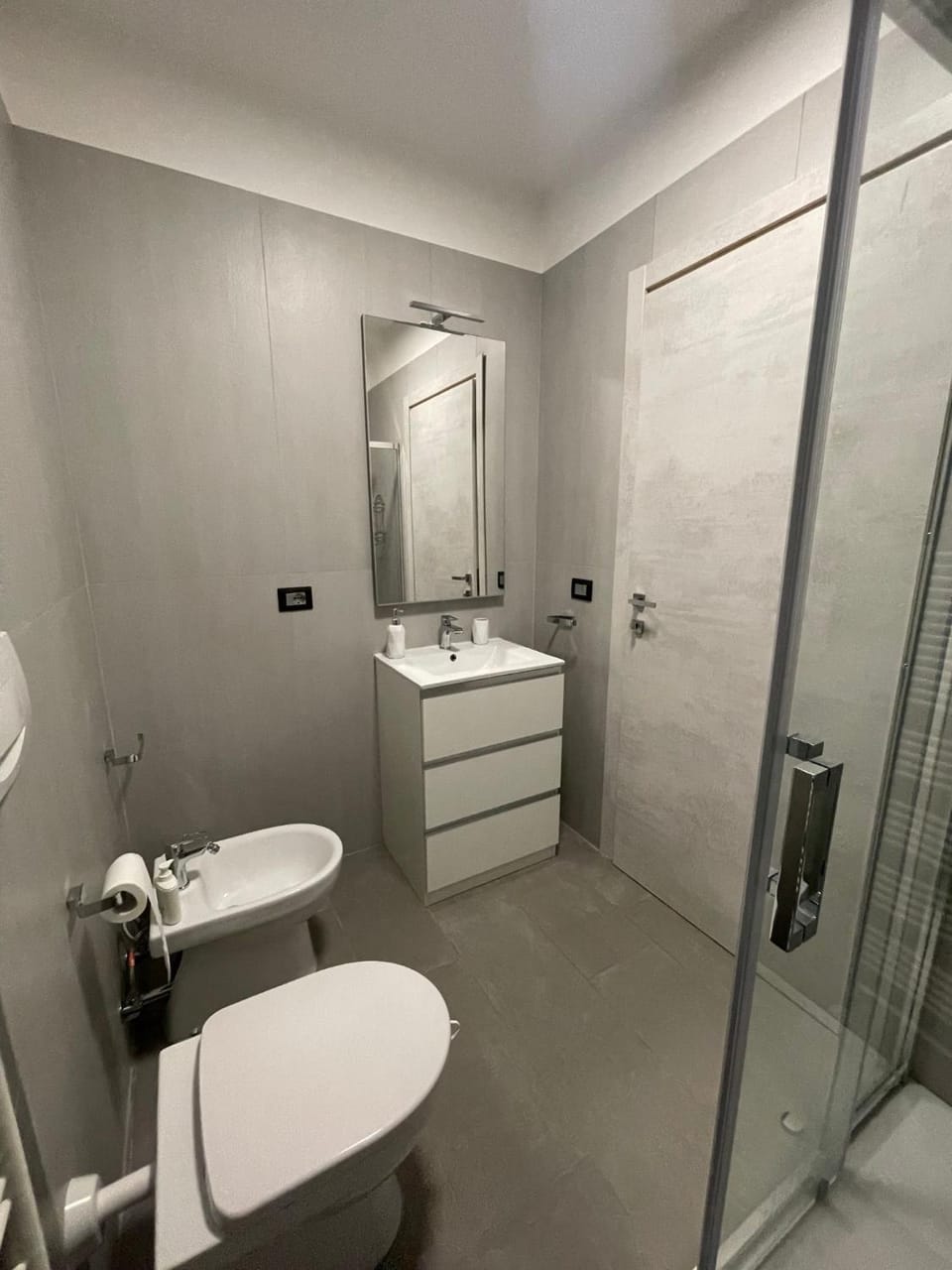 Shower, Toilet, Bathroom, towels