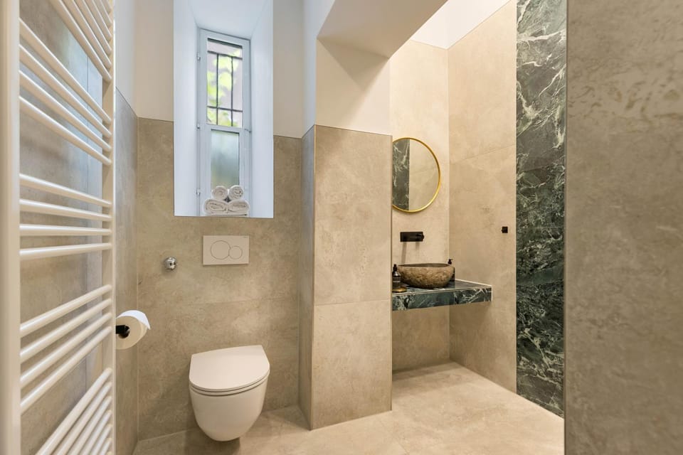 Shower, Toilet, Bathroom, towels