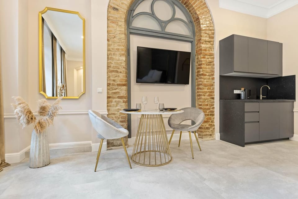 TV and multimedia, Kitchen or kitchenette, Living room, Dining area