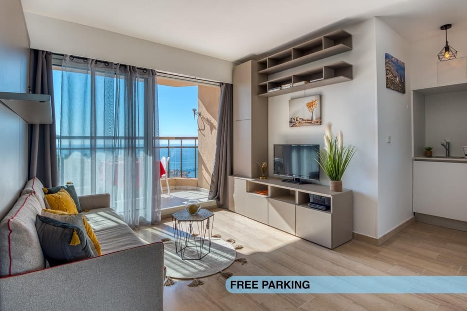 View (from property/room), Balcony/Terrace, Living room, Sea view