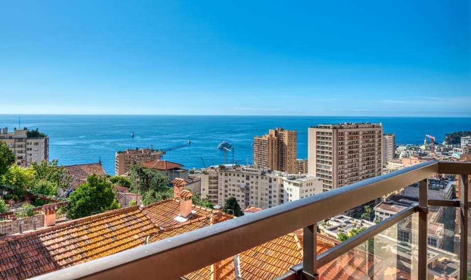 View (from property/room), Balcony/Terrace, City view, Sea view