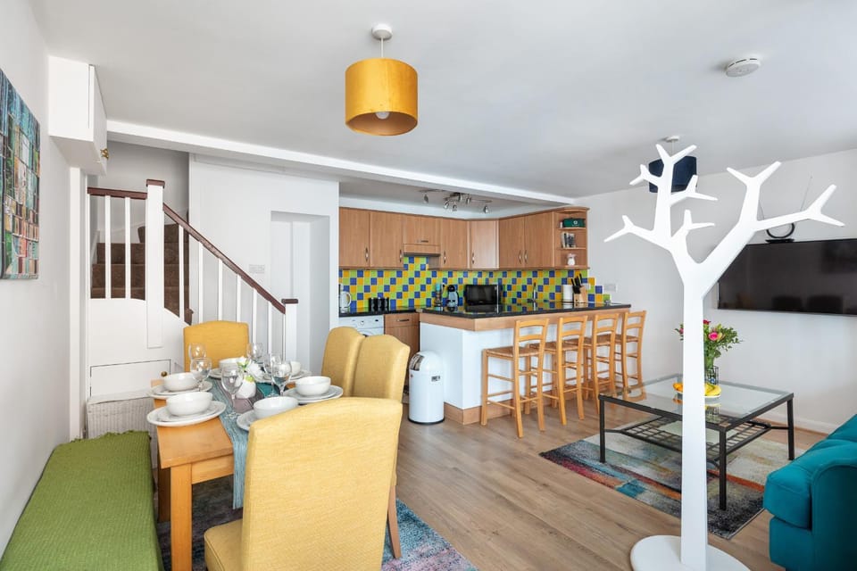 Kitchen or kitchenette, Dining area, kitchen