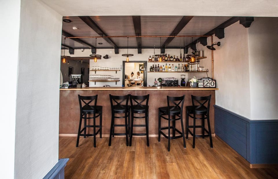 Restaurant/places to eat, Lounge or bar, Lounge or bar, Drinks