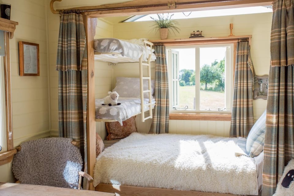 the abberton shepherds hut Farm Stay in Wychavon District