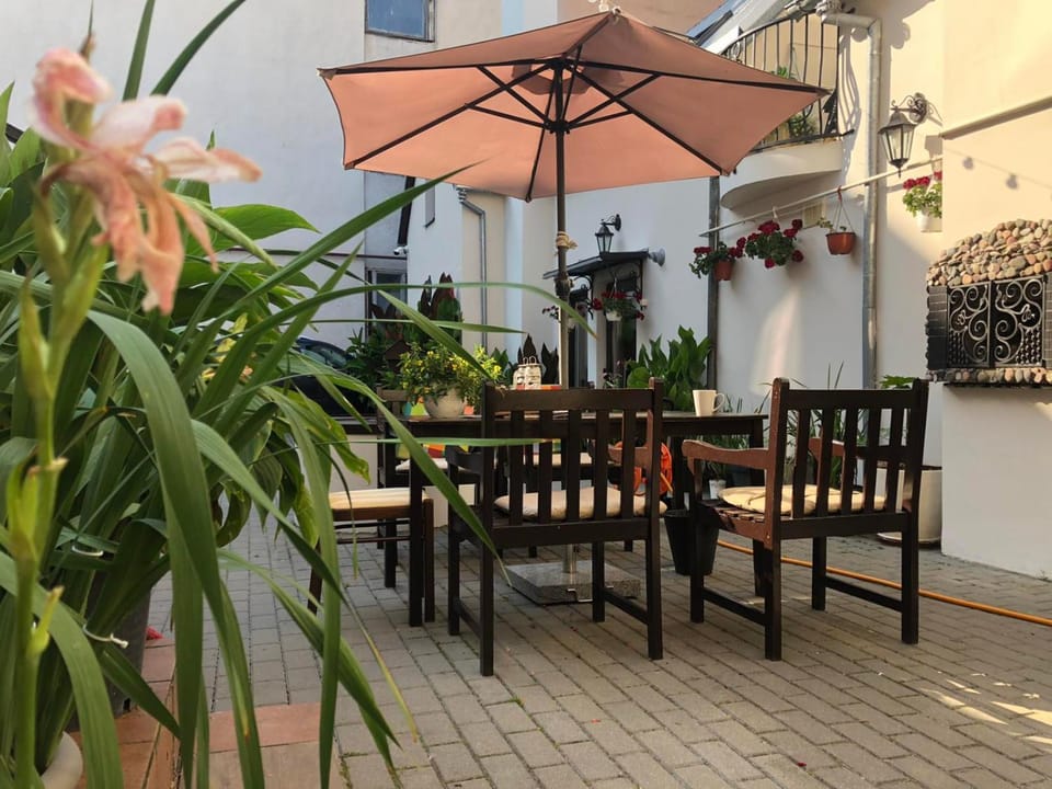 Property building, Patio, View (from property/room), Seating area, Dining area