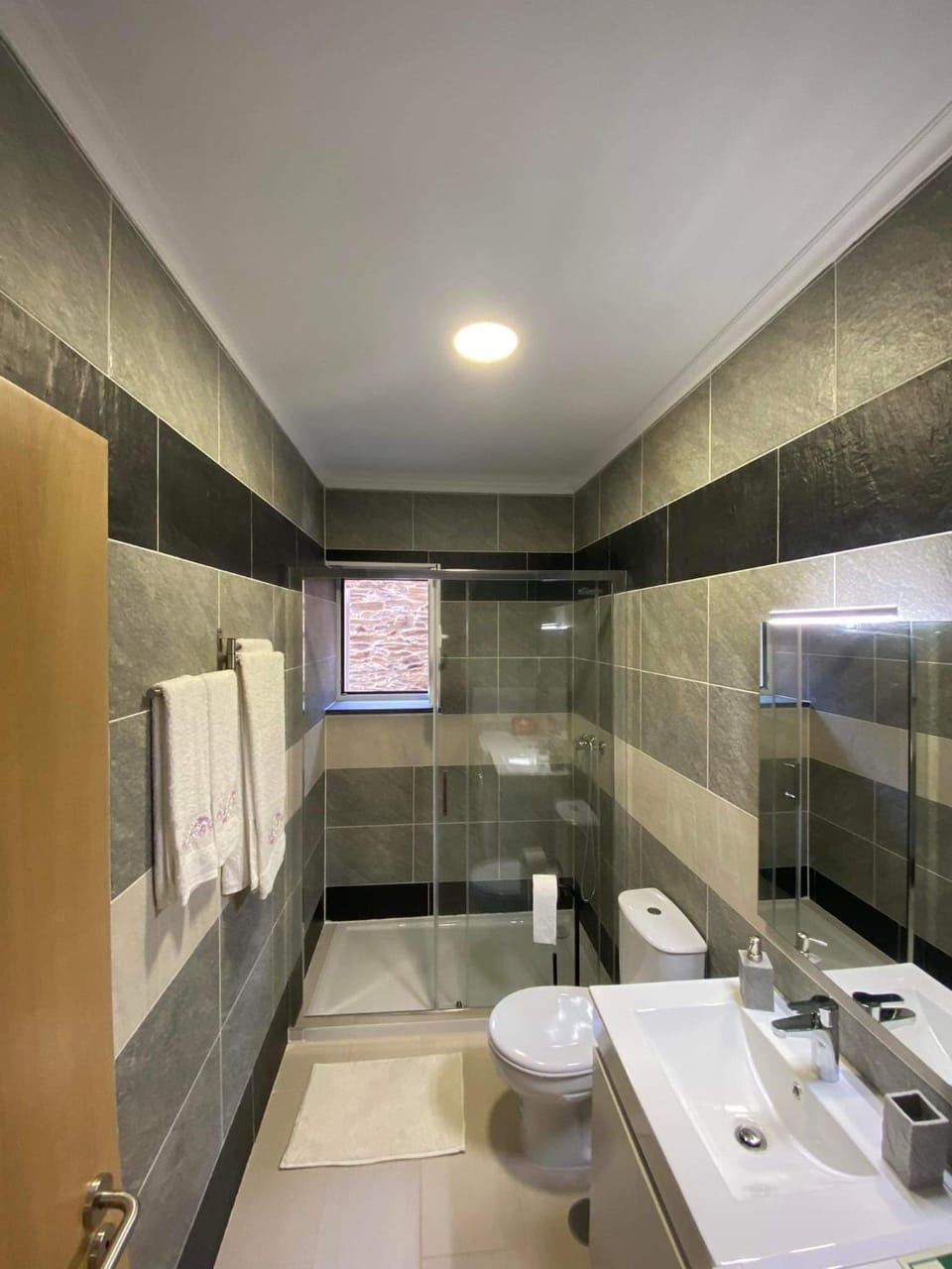 Shower, Toilet, Bathroom, towels