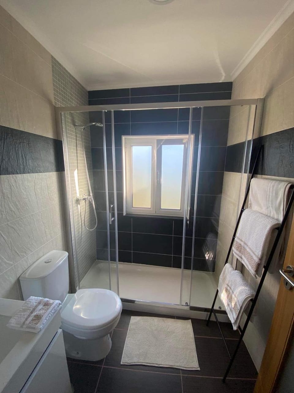 Toilet, Bathroom, towels