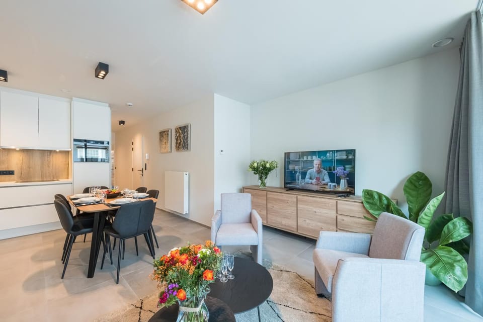 TV and multimedia, Kitchen or kitchenette, Living room, Seating area