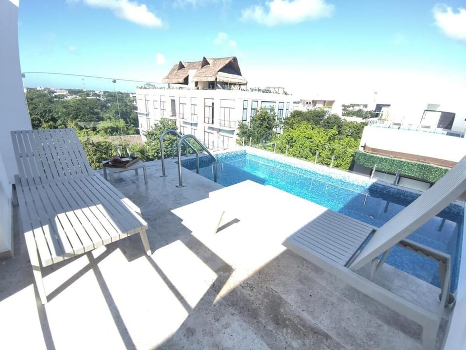 View (from property/room), Balcony/Terrace, Swimming pool, sunbed