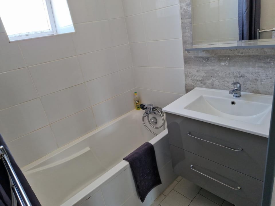 Bathroom, Bath, towels