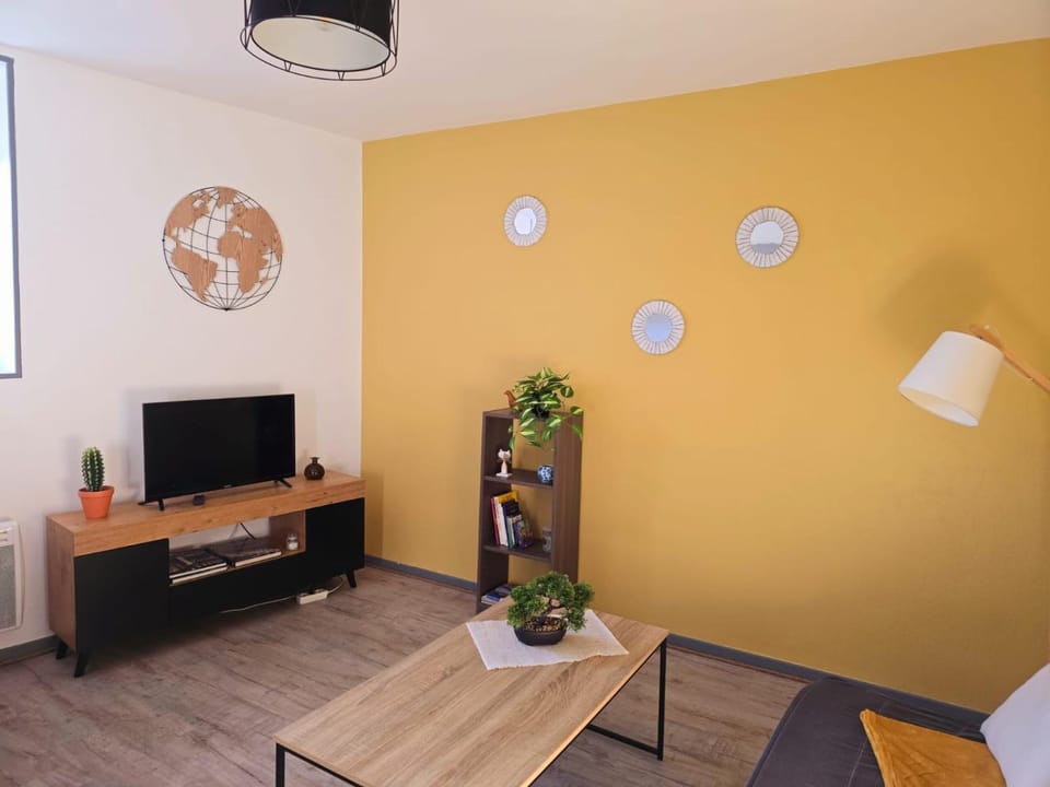 Communal lounge/ TV room, TV and multimedia