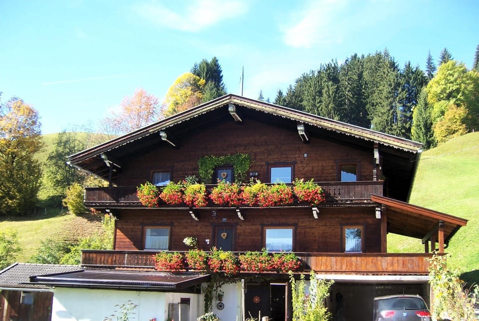 Property building, Facade/entrance, Summer, Garden, View (from property/room), Balcony/Terrace, Hiking, Garden view, Area and facilities, Time of day, Location, Parking