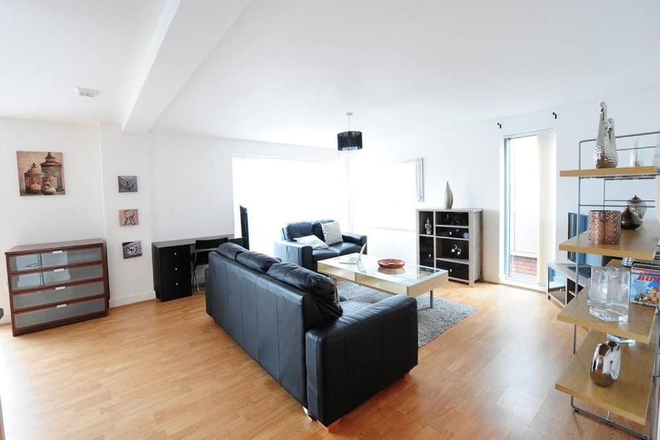 The Grosvenor - Beautiful 2 Bed City Centre Apartment by Greenstay Serviced Accommodation - Secure Parking With Fast Wi-Fi, Sleeps 4 - Perfect For Contractors, Business Travellers, Couples & Families - Long Stays Welcome Apartment in Chester