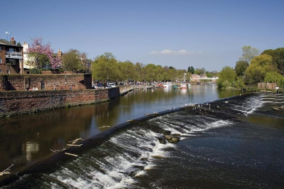 The Grosvenor - Beautiful 2 Bed City Centre Apartment by Greenstay Serviced Accommodation - Secure Parking With Fast Wi-Fi, Sleeps 4 - Perfect For Contractors, Business Travellers, Couples & Families - Long Stays Welcome Apartment in Chester