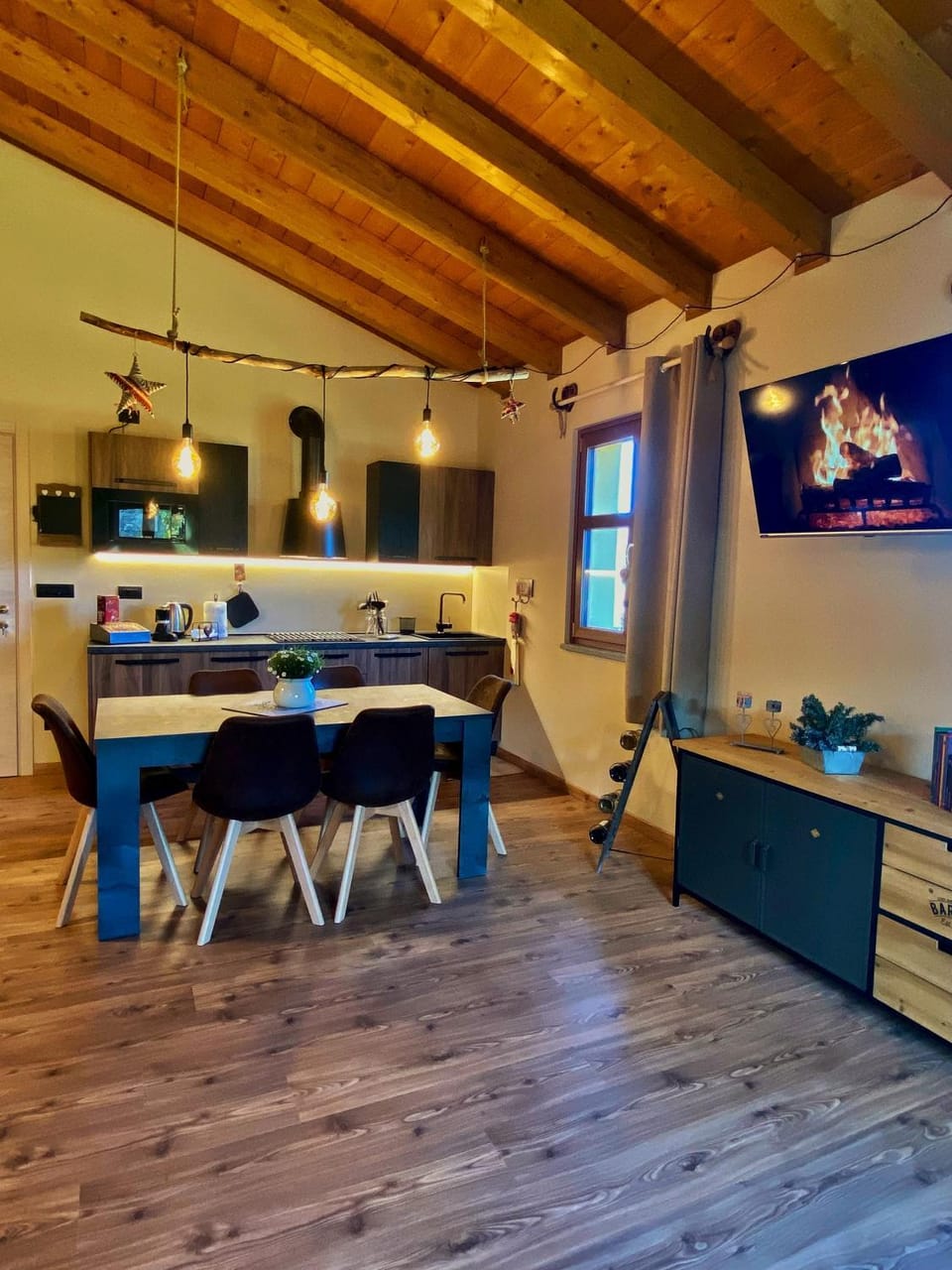 TV and multimedia, Kitchen or kitchenette, Dining area