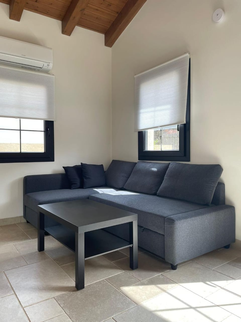 Bed, Living room