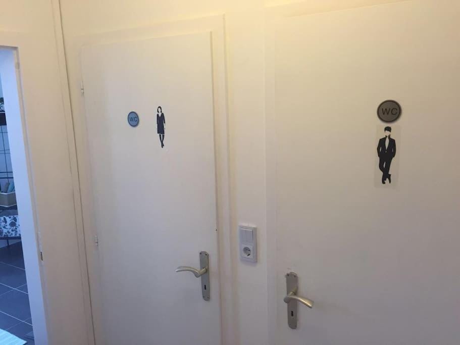 Apartment City Süd- 5 Zimmer_15 Personen _ Komplett_eingerichtet Apartment in Hamburg