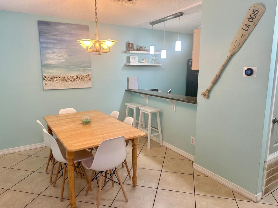 Seating area, Dining area, kitchen