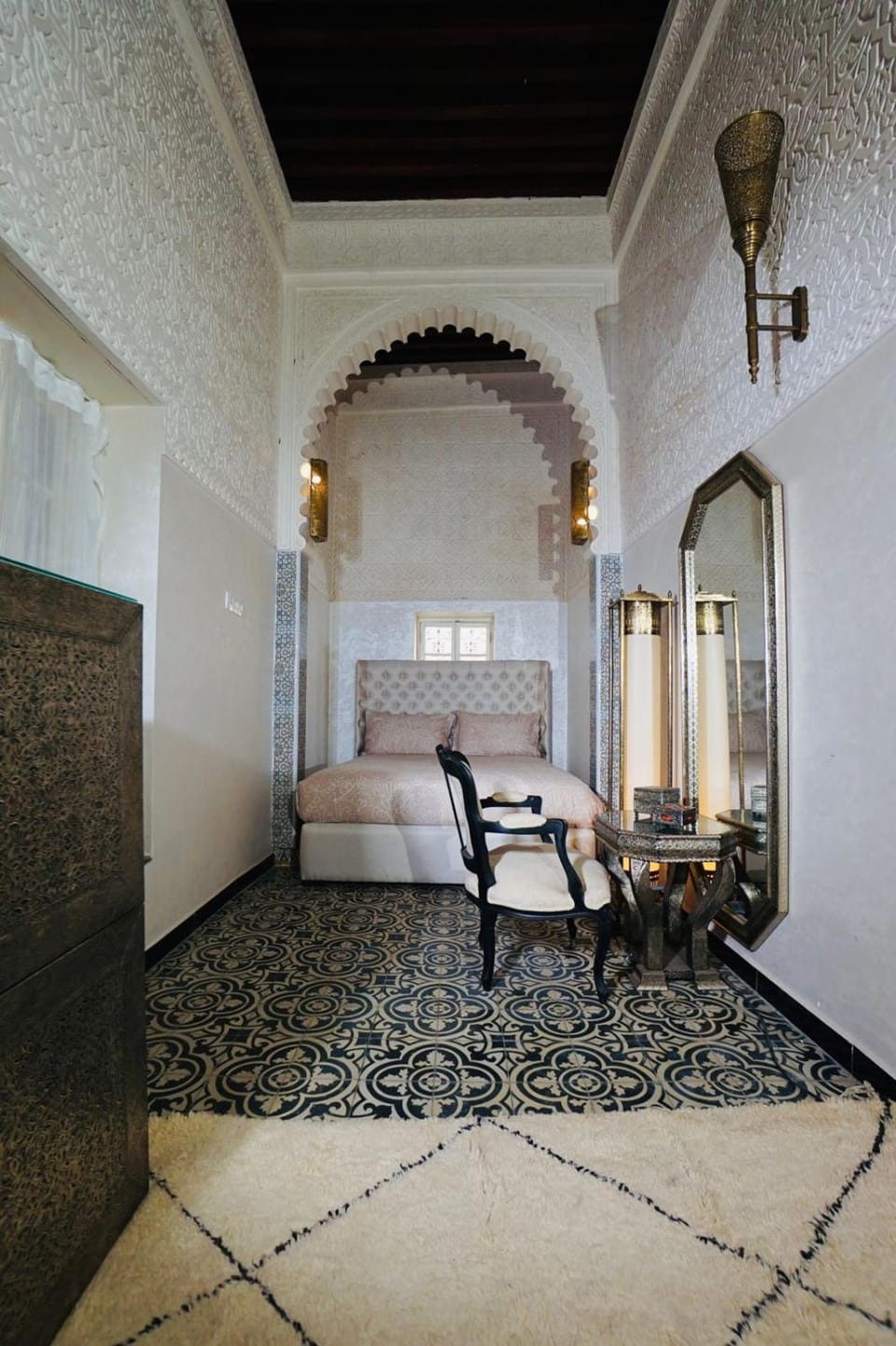 Bed, Photo of the whole room, Seating area, Bedroom