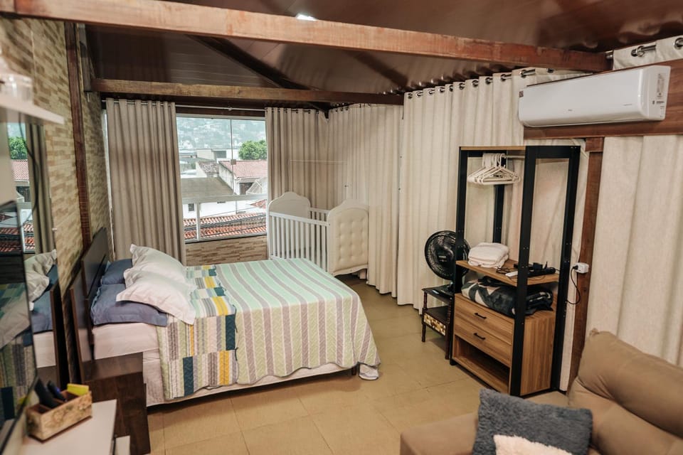 Bed, Photo of the whole room, hair dresser, air conditioner