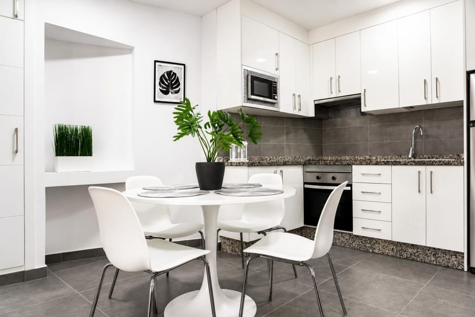 Dining area, kitchen