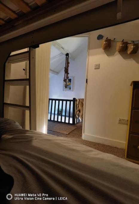 Brynglas Cottage with Hot Tub, Anglesey. Villa in Wales