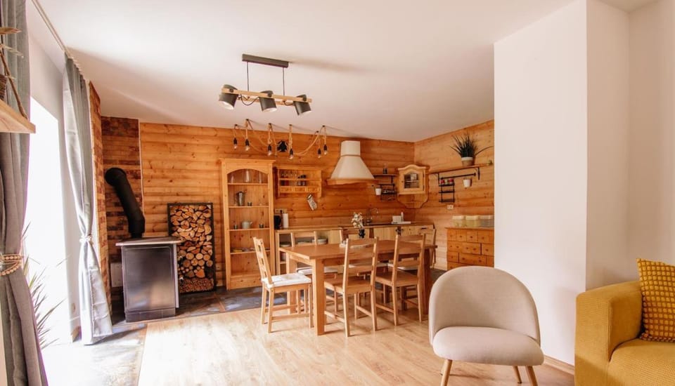 Kitchen or kitchenette, Seating area, Dining area