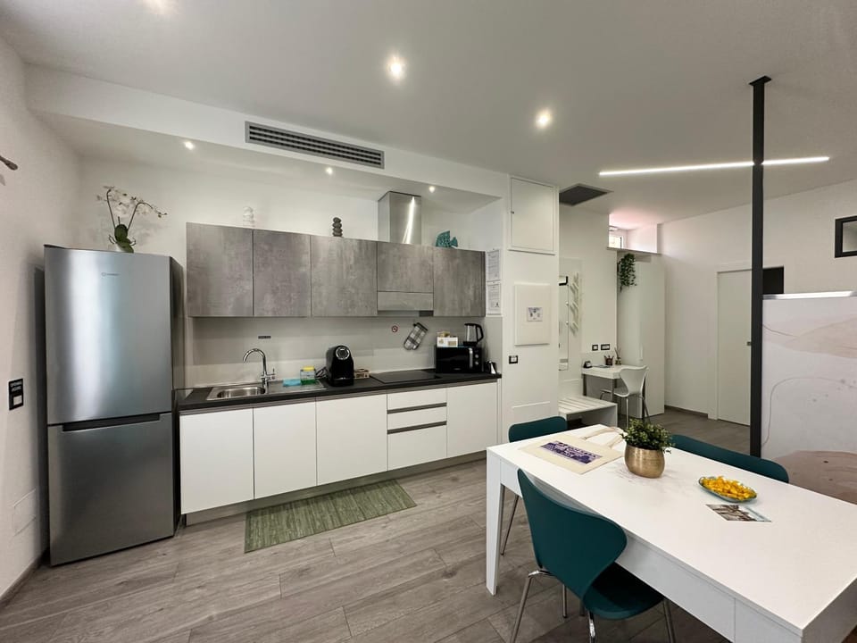 Kitchen or kitchenette, Dining area, dishwasher, stove