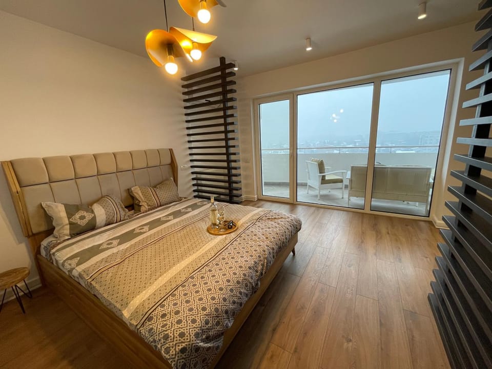 Malachite Urban Gem - Skyline Terrace Oasis Apartment in Bucharest