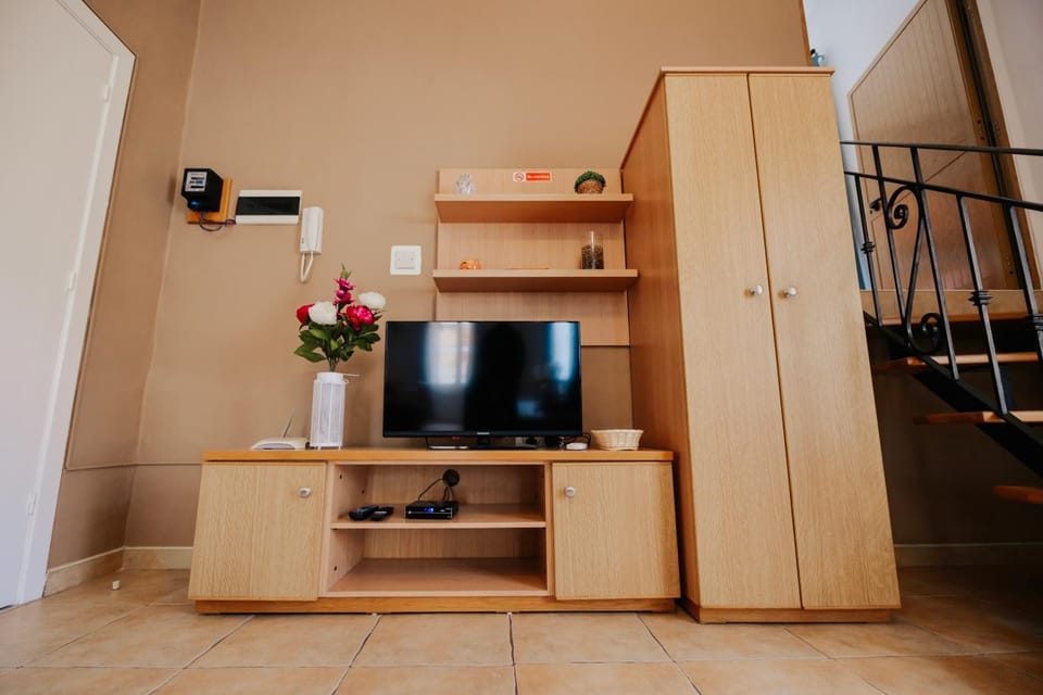 Communal lounge/ TV room, TV and multimedia, Living room