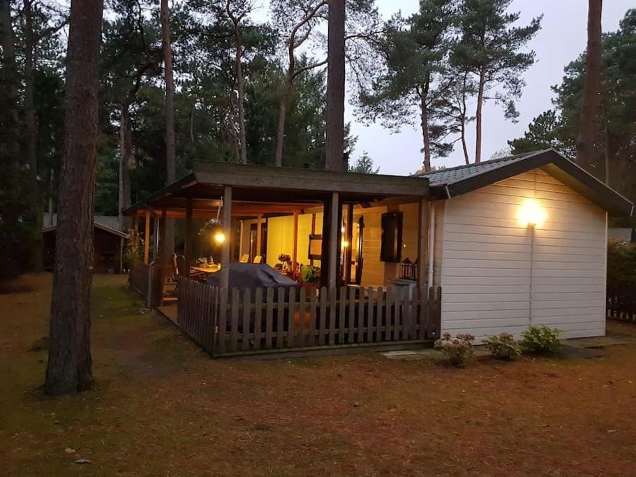 Mooi chalet met grote tuin op een 4 sterren park. Apartment in Flevoland, Netherlands