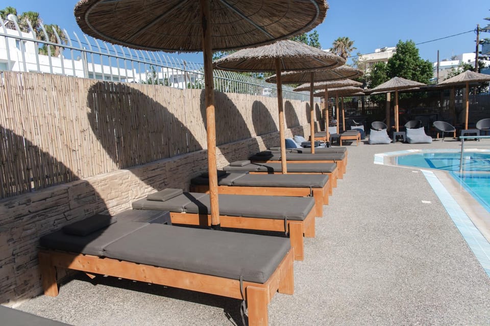 Swimming pool, sunbed