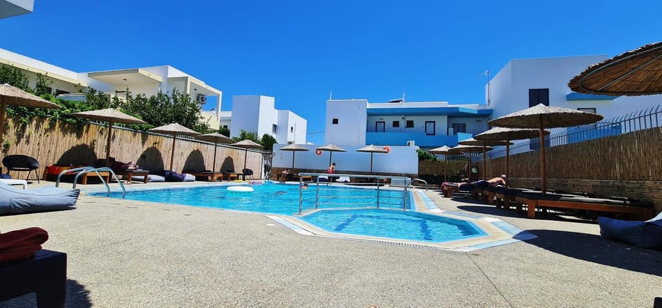 Swimming pool, sunbed