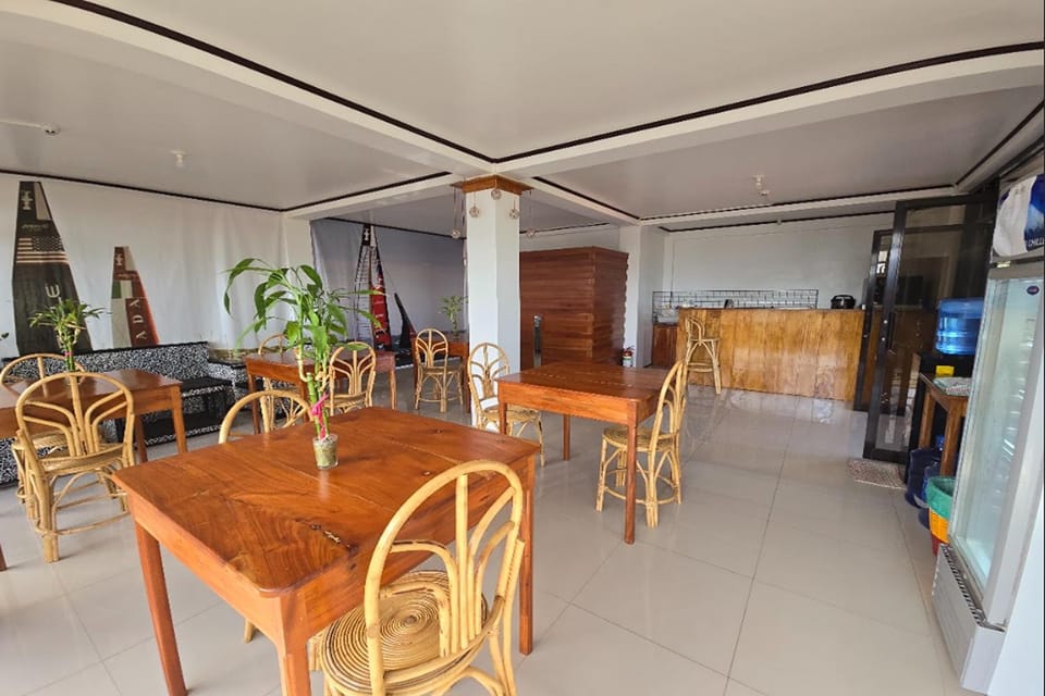 Restaurant/places to eat, Internal: Not applicable to any particular room